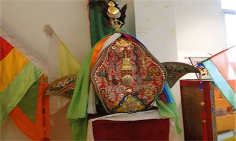 《格萨尔》说唱艺人的“神授技艺”之谜