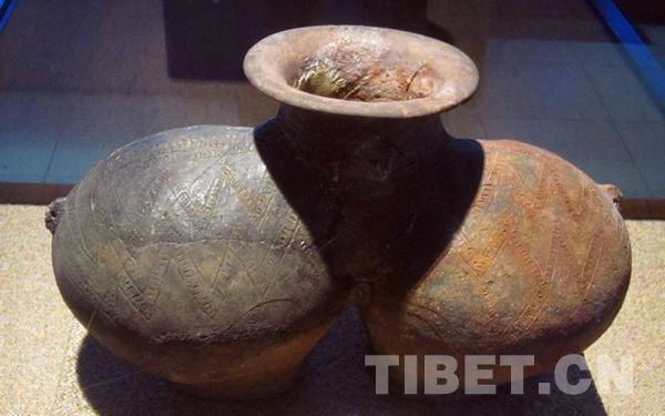 双体陶罐：放眼望去，凝固千年