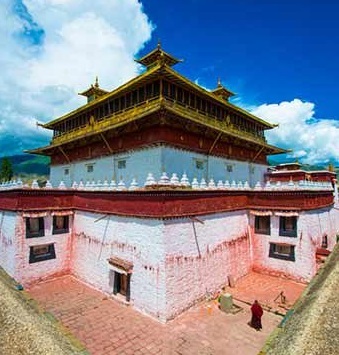 寻访西藏首座三宝俱全寺院  辉煌建筑超乎想象