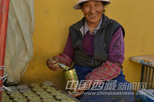 擦擦用泥巴捏制的虔诚