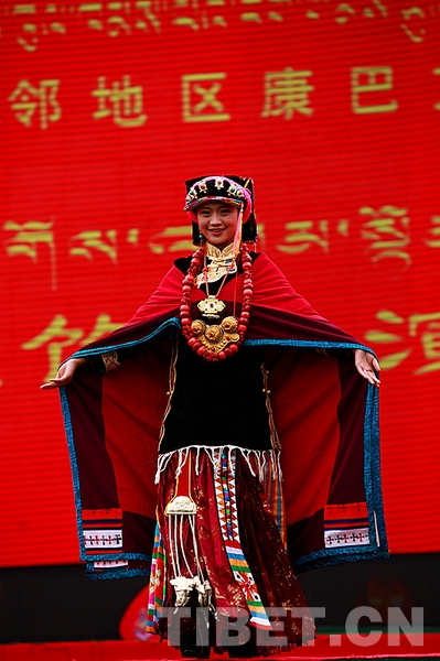 康巴服饰之甘孜篇：雍容华贵 华佩叮当