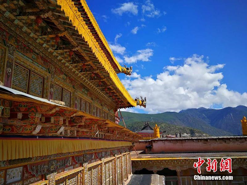 探访“康巴江南”乡城
