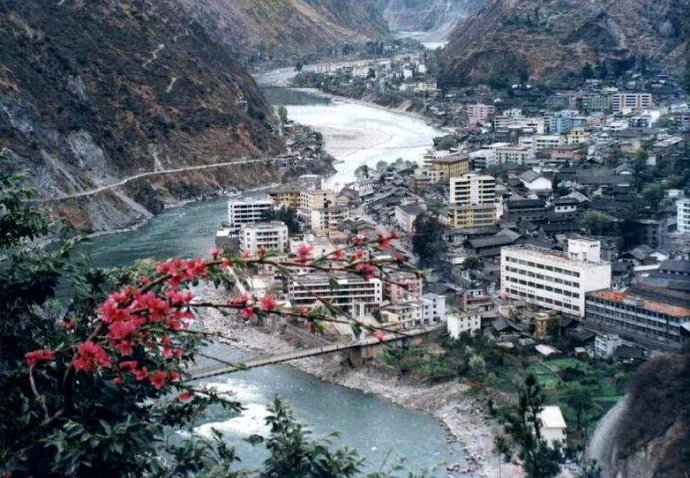 泸定境内茶马古道上的三大发现