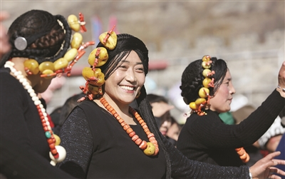 松潘地区藏族妇女头饰