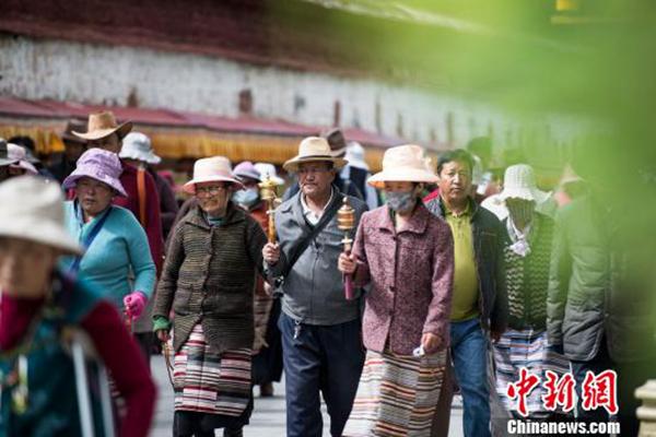 “萨嘎达瓦”月：斋戒转经行善月