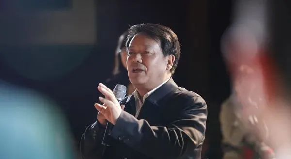 丹珠昂奔 翱翔在藏学界的雄鹰