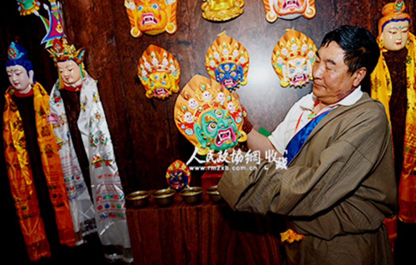 传承千年：藏式药泥面具的危机与新生故事