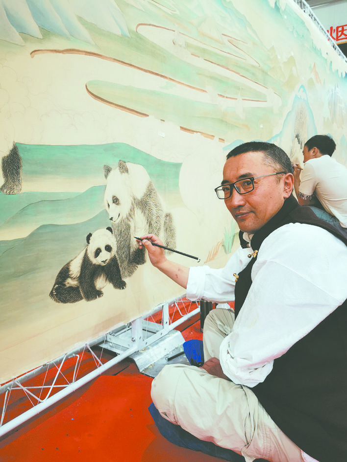 在传承中创新的唐卡画师