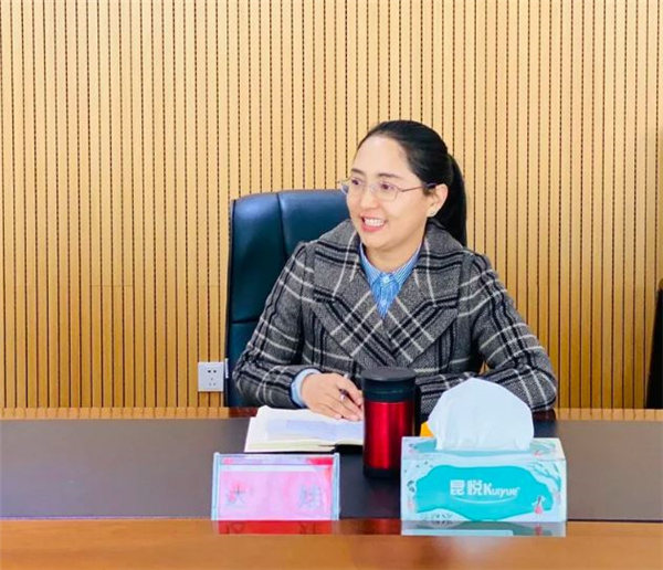 青藏高原上的“野地”姑娘