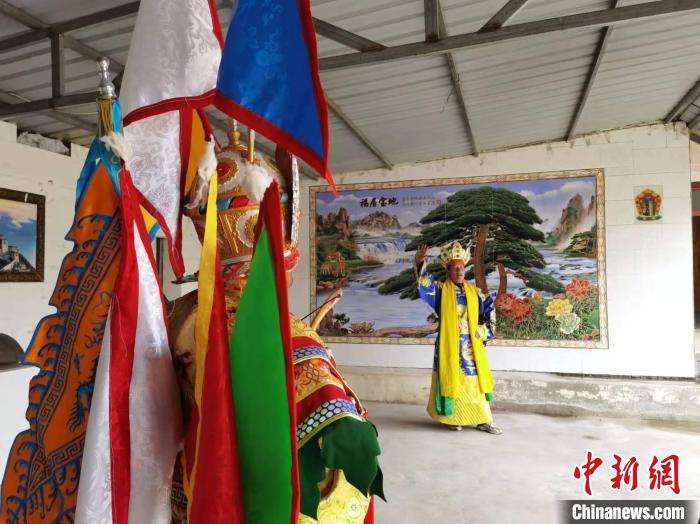 “南木特”藏戏服饰华丽 活态传承文化基因
