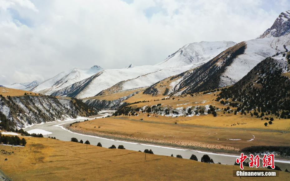 航拍三江源国家公园澜沧江源园区雪后美景