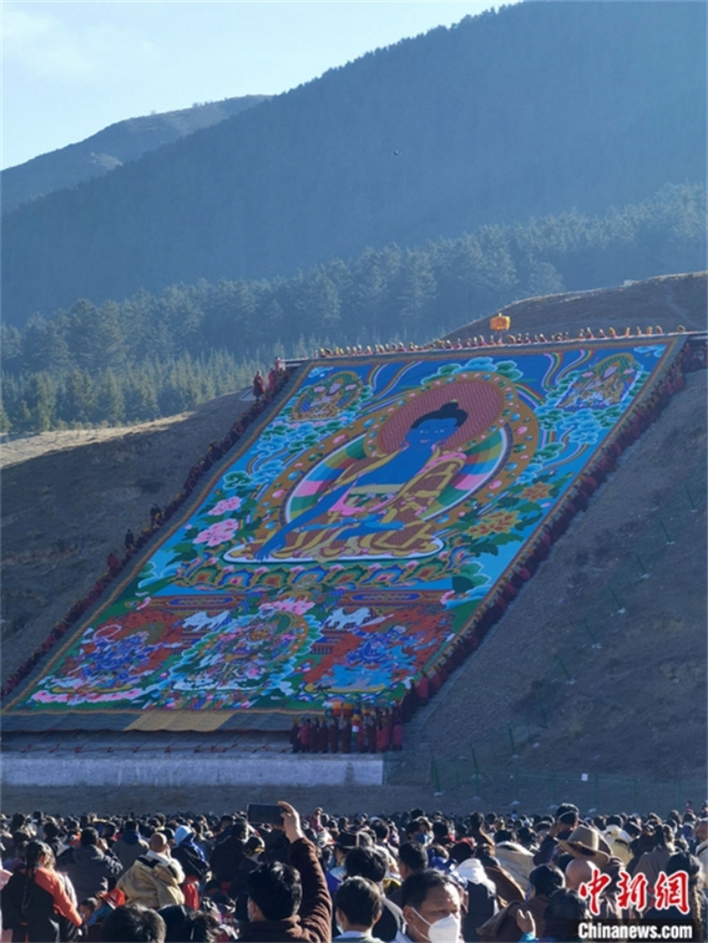 甘肃拉卜楞寺重启“瞻佛”活动 祈祷国泰民安