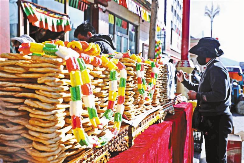 西藏：年味浓起来 市场热起来