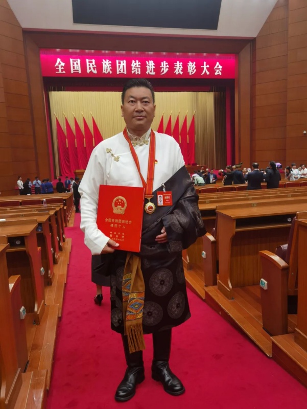 全国民族团结进步模范个人——周拉太 潜心做农牧民群众健康的守护人
