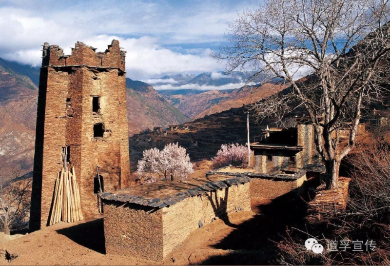 高山峡谷中的扎坝文化