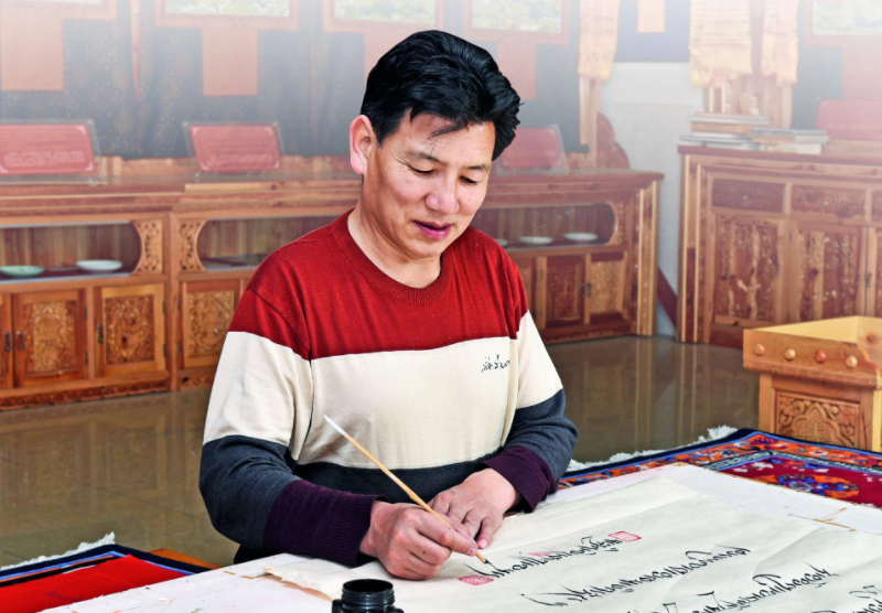 师者如光  微以致远——记四川省藏文学校巴地老师